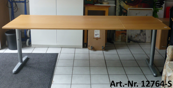 Schreibtisch