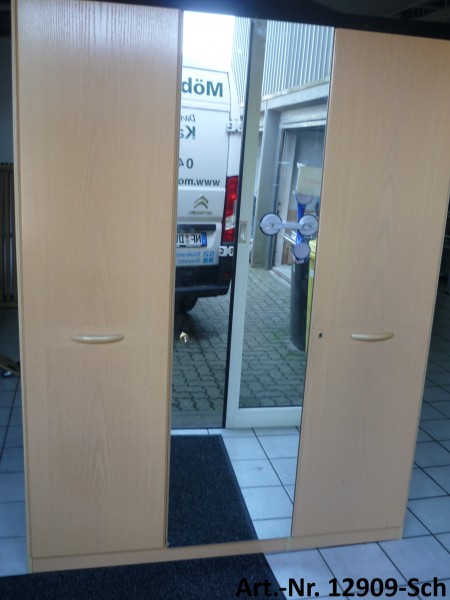 Kleiderschrank